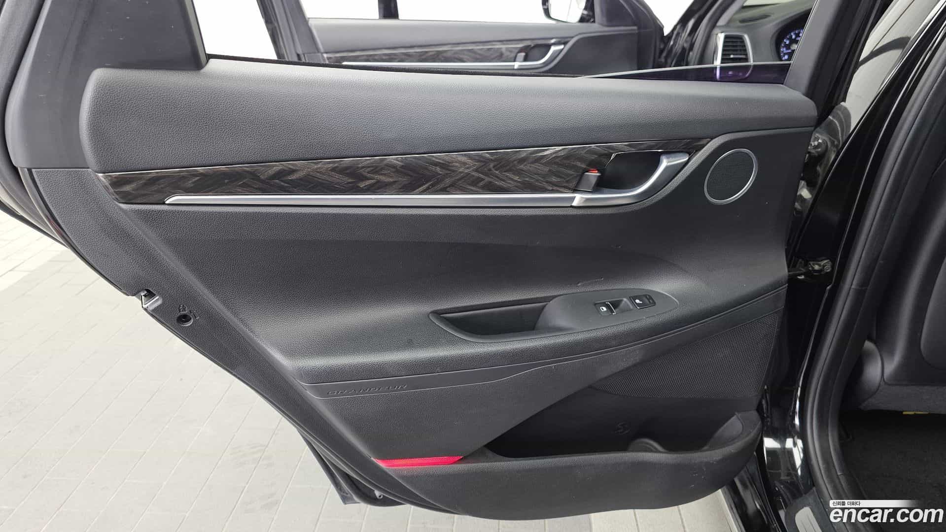 Grandeur Hyundai 2017.0-INNER-035