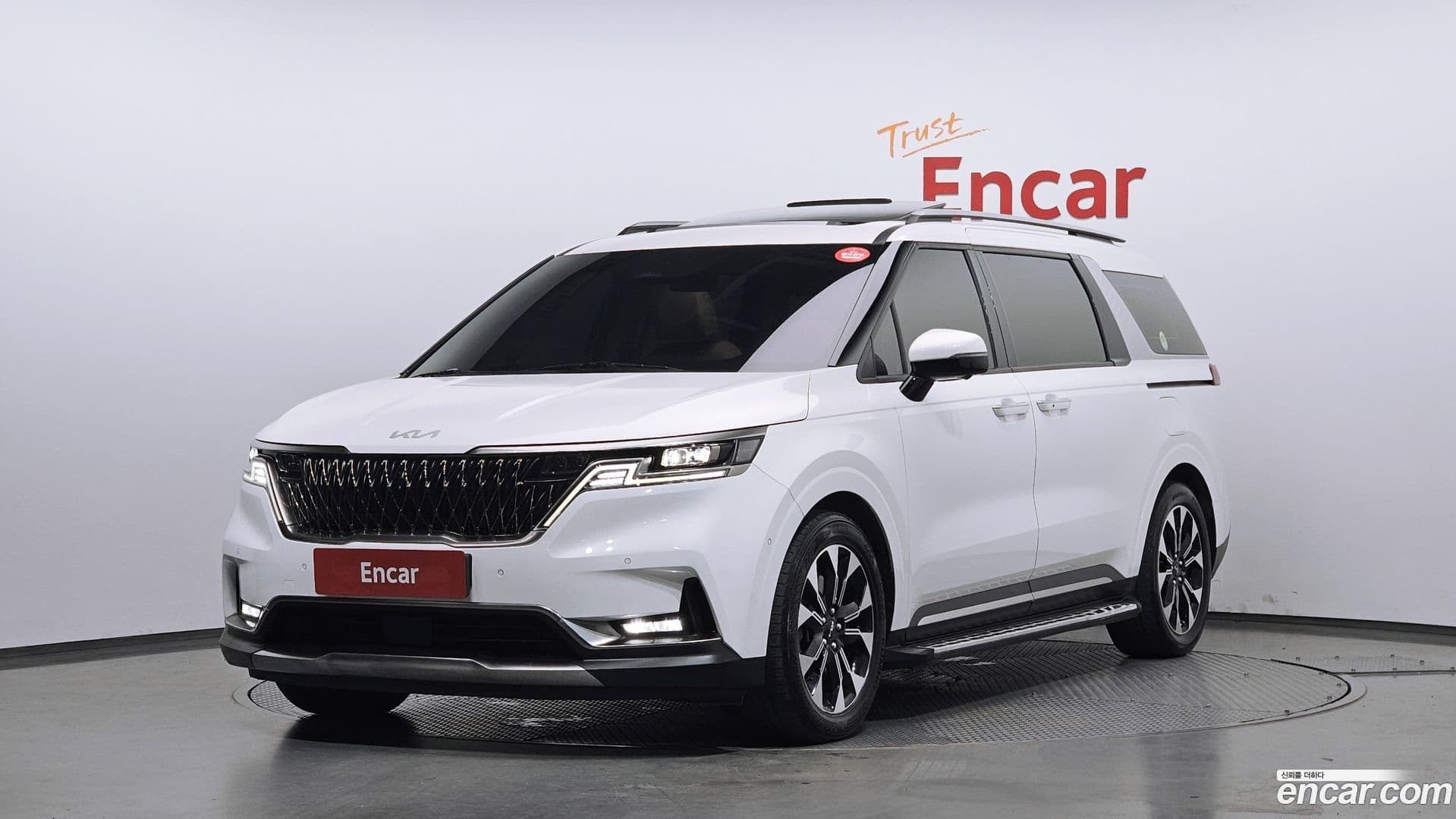 Main__Slider__Photo:Canival Kia 2023.4-0
