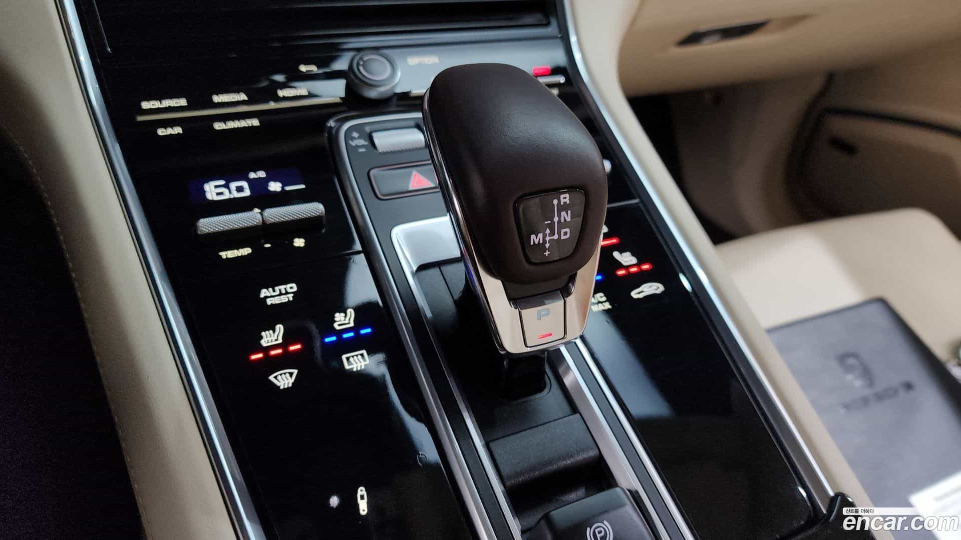 Panamera Porsche 2021.5-INNER-009