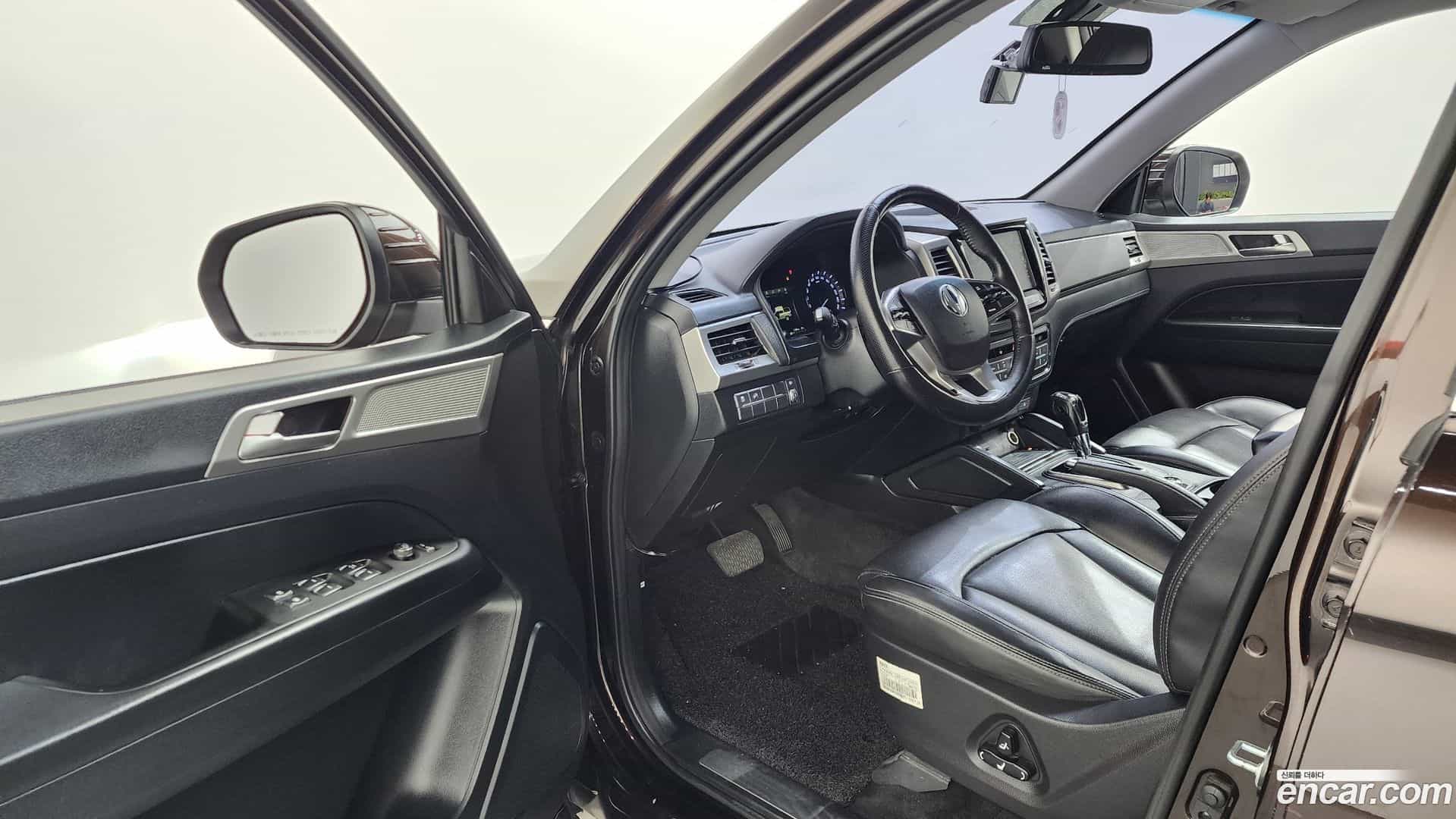 Rexton KG Mobility 2018.10-INNER-010