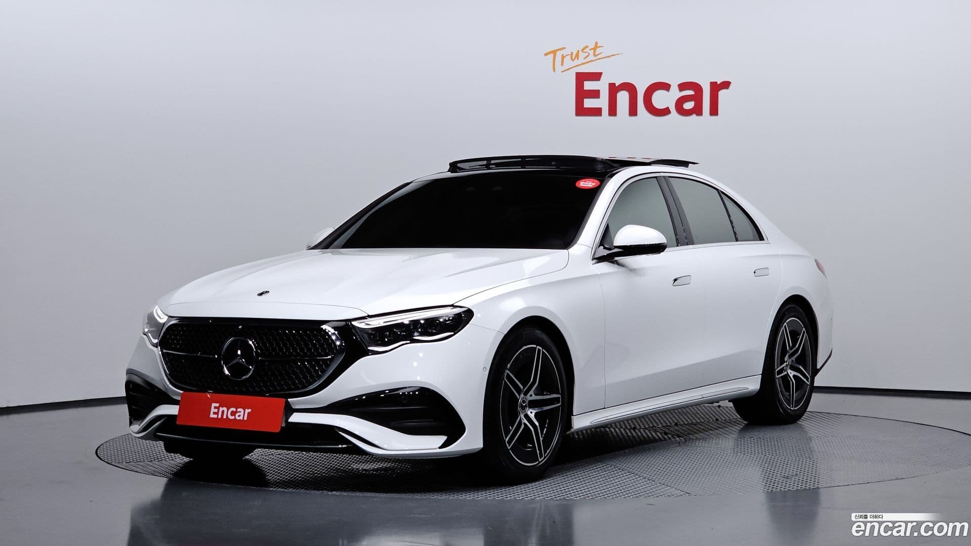 Main__Slider__Photo:E-Class Mercedes-Benz 2024.5-0