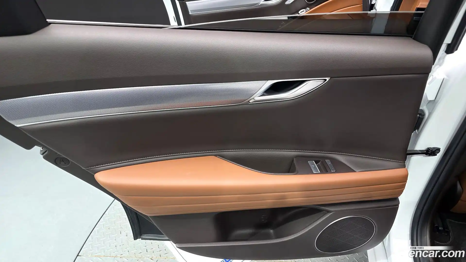 G80 Genesis 2021.1-INNER-035
