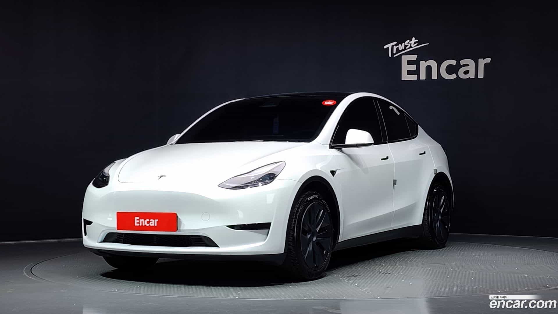 Model Y Tesla 2024.10-OUTER-001