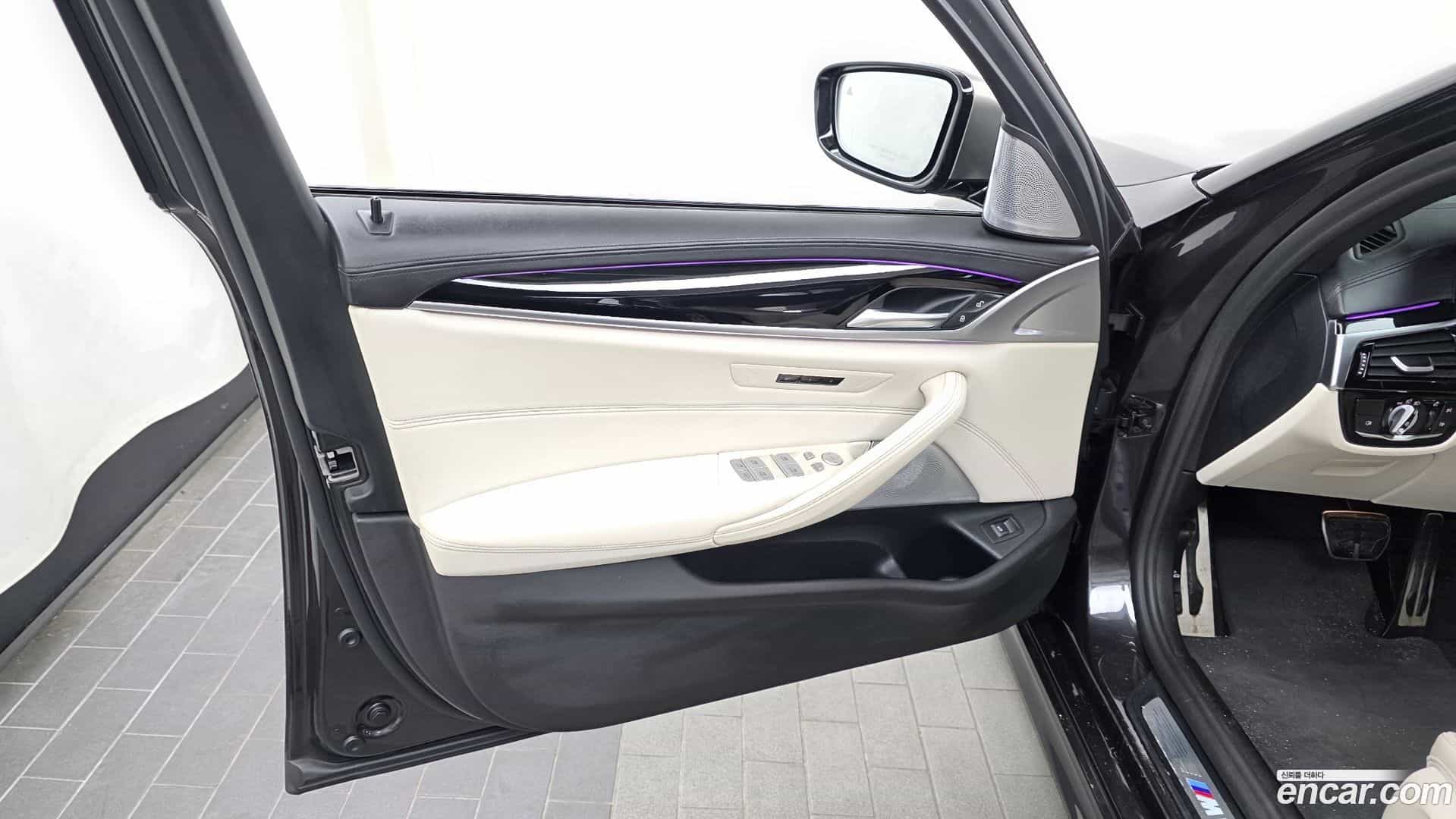 5-Series BMW 2022.10-INNER-034