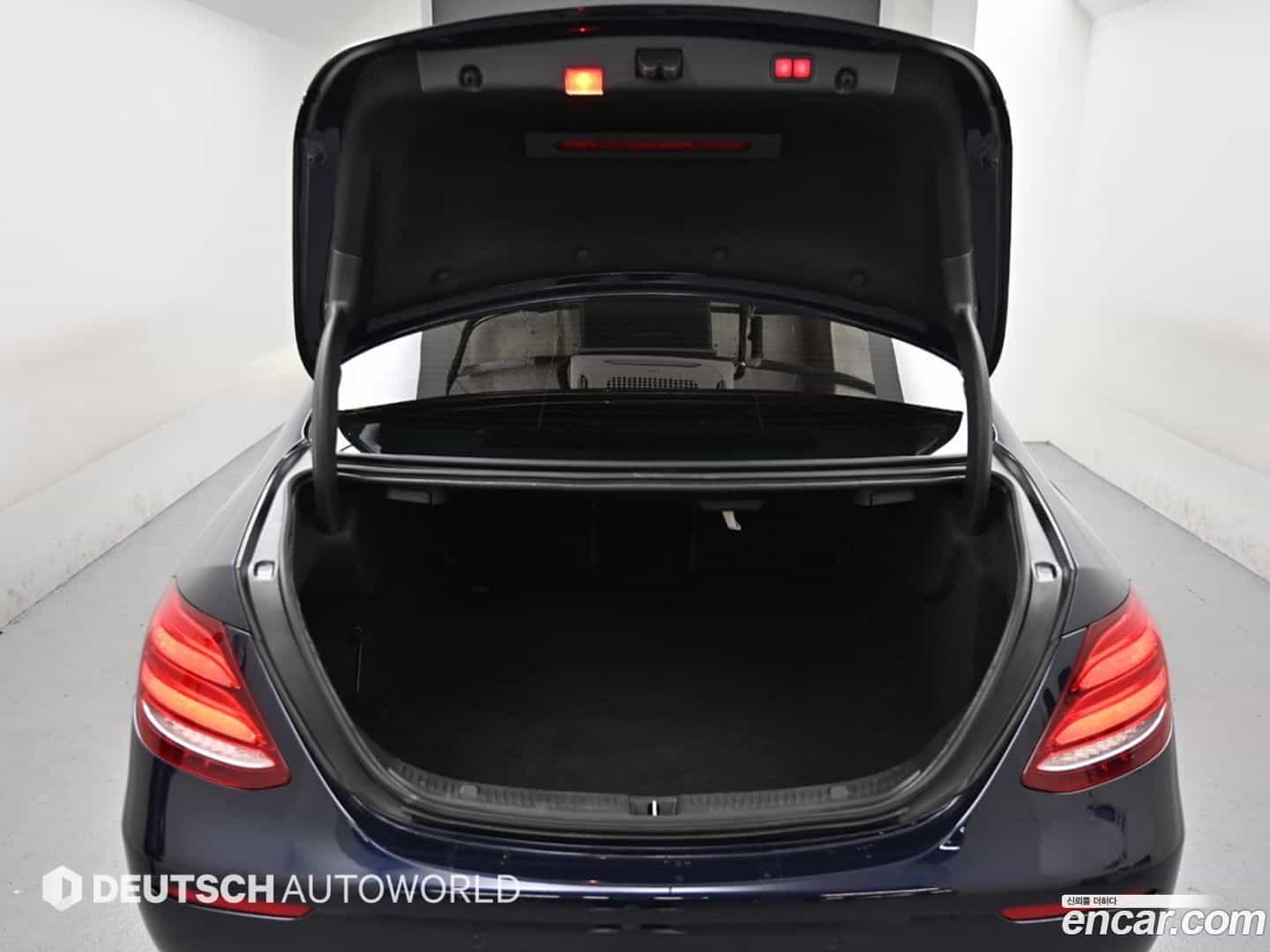 E-Class Mercedes-Benz 2016.9-OPTION-023