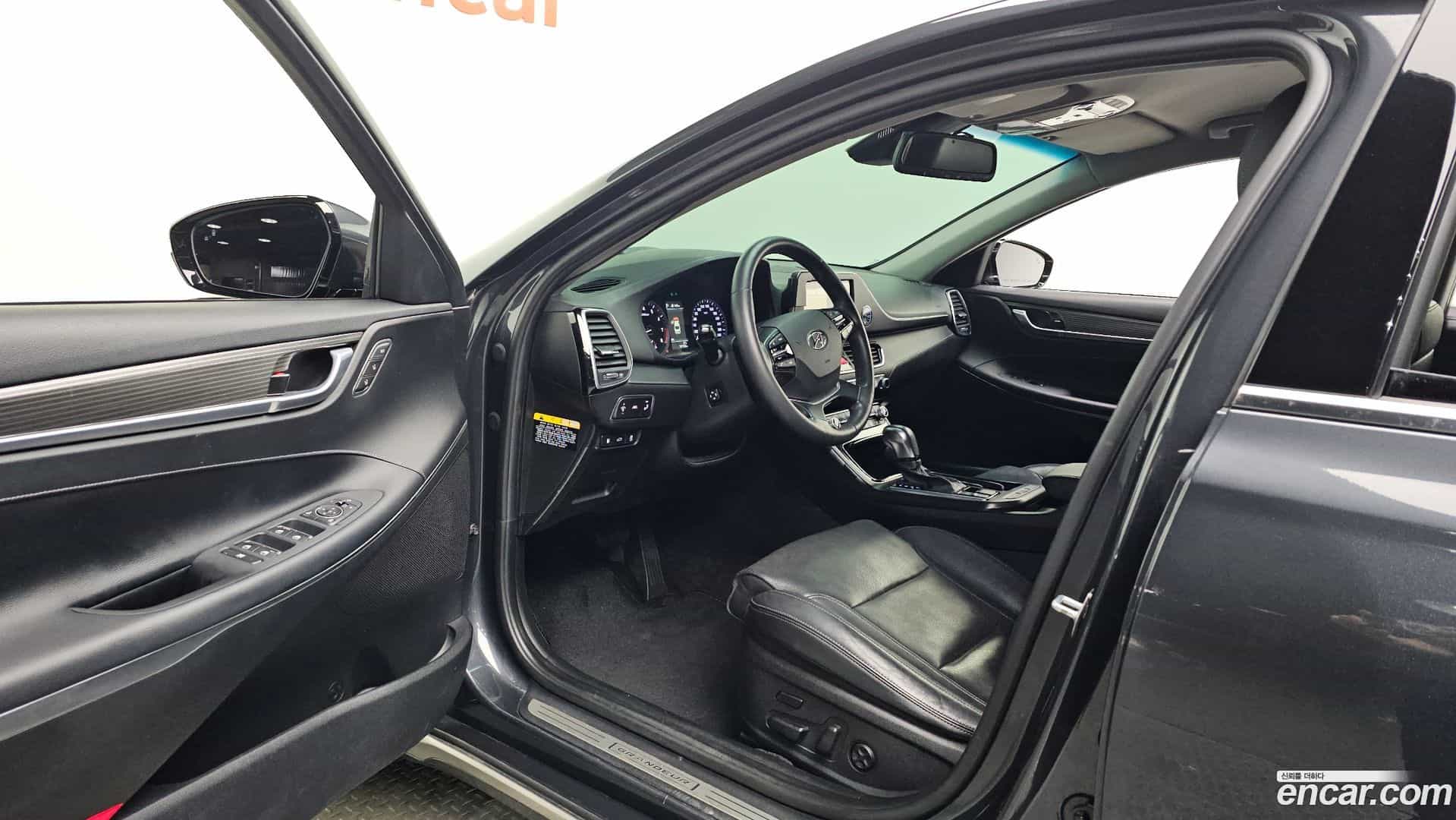 Grandeur Hyundai 2018.0-INNER-010