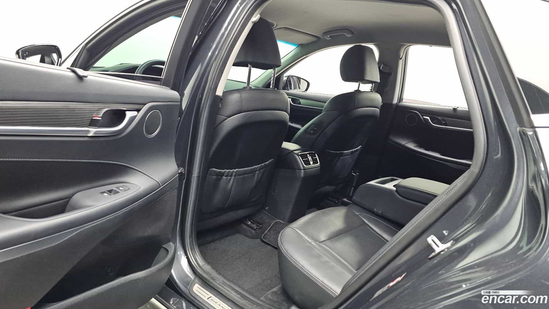Grandeur Hyundai 2018.0-OPTION-015