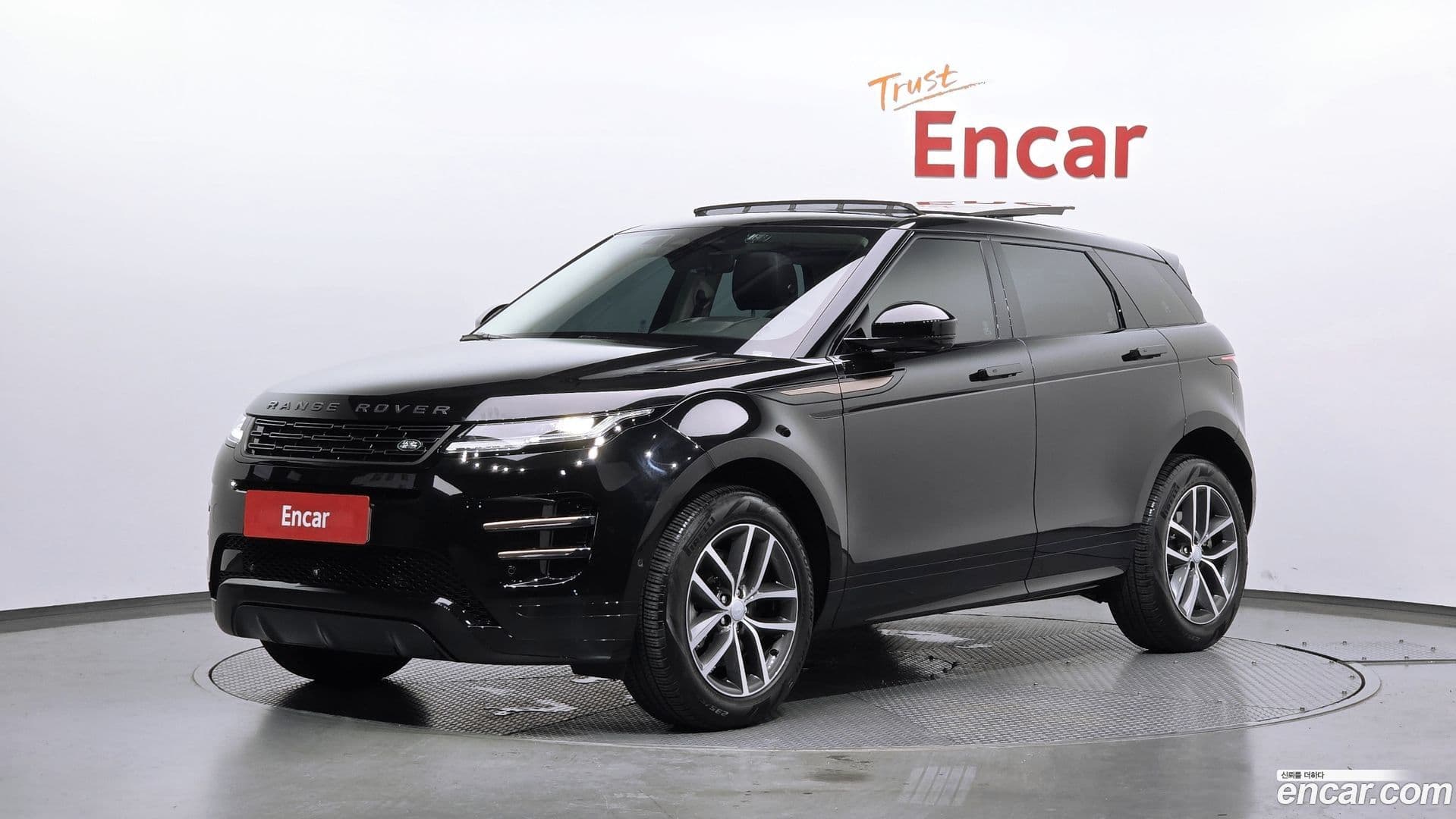 Main__Slider__Photo:Range Rover Evoque Land Rover 2025.5-0