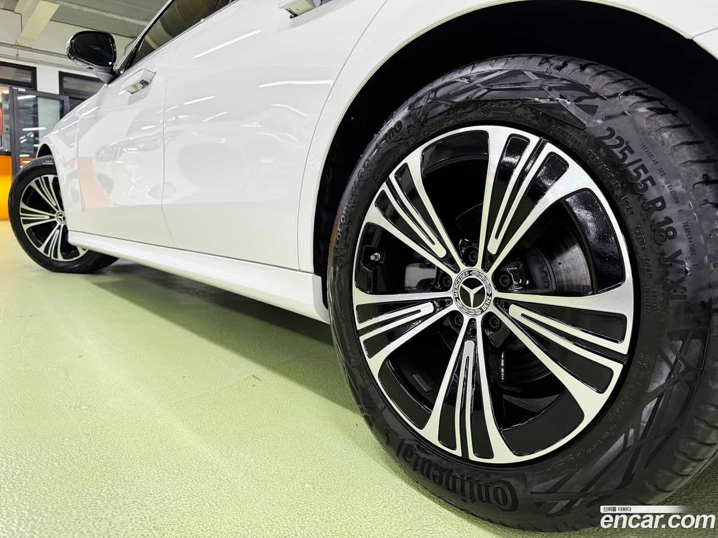 E-Class Mercedes-Benz 2025.7-INNER-007