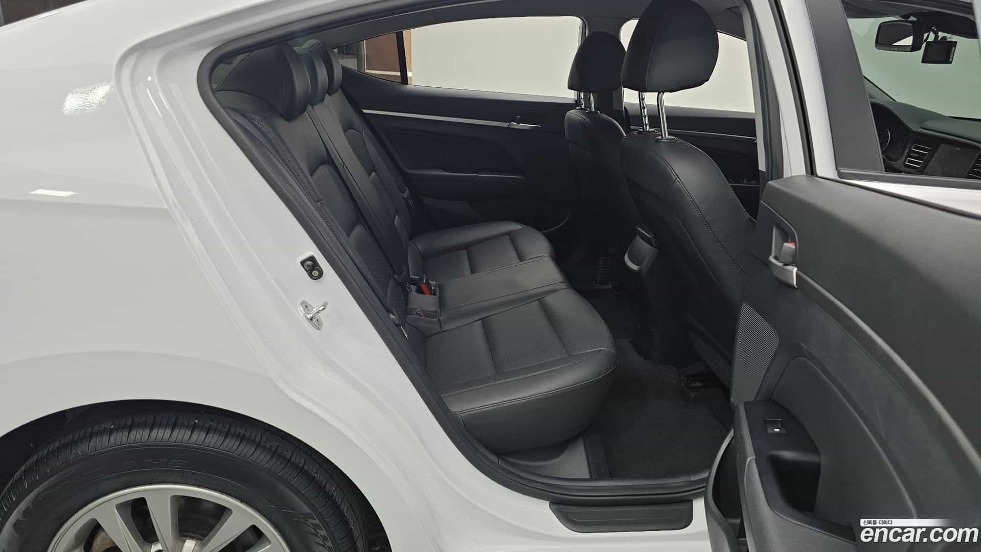 AVANTE Hyundai 2020.2-OPTION-016