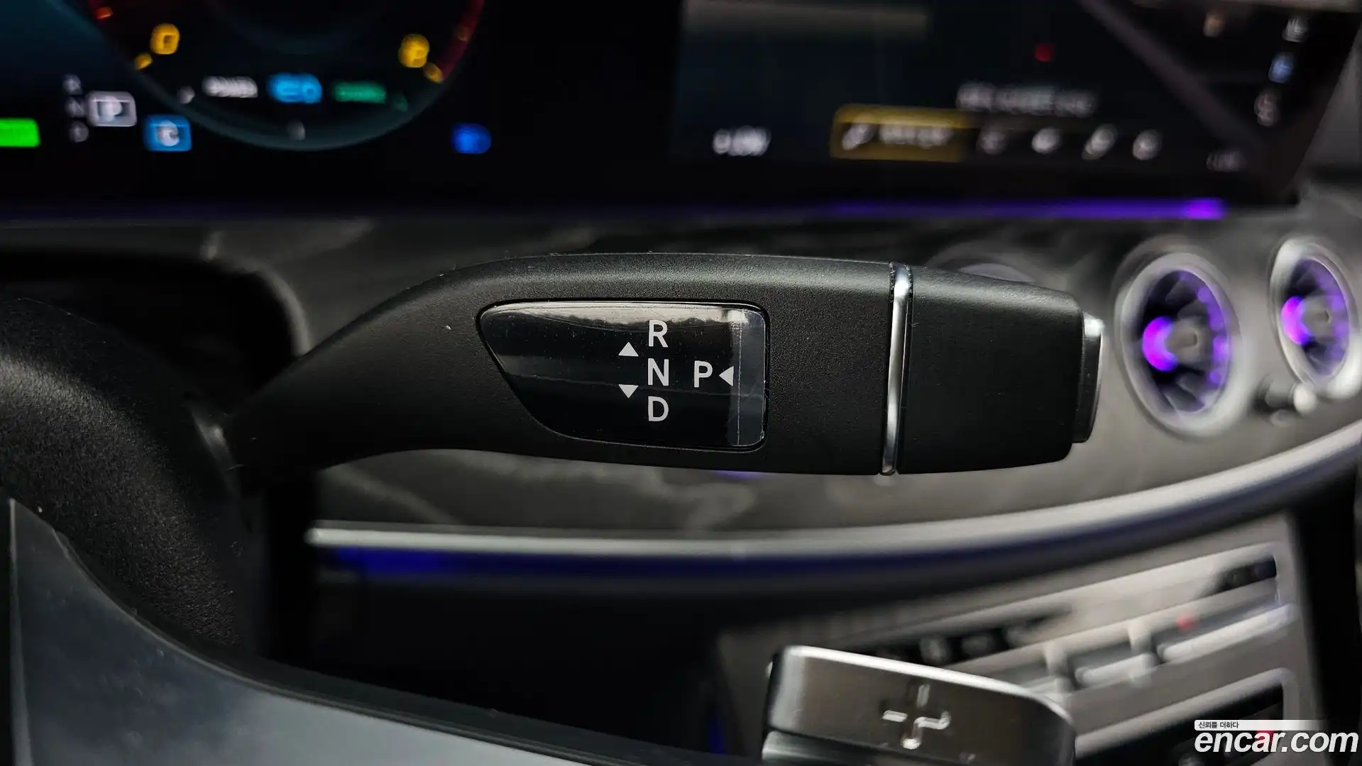 E-Class Mercedes-Benz 2022.8-INNER-009