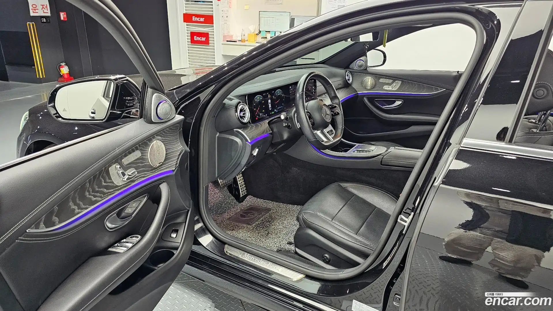 E-Class Mercedes-Benz 2022.8-INNER-010