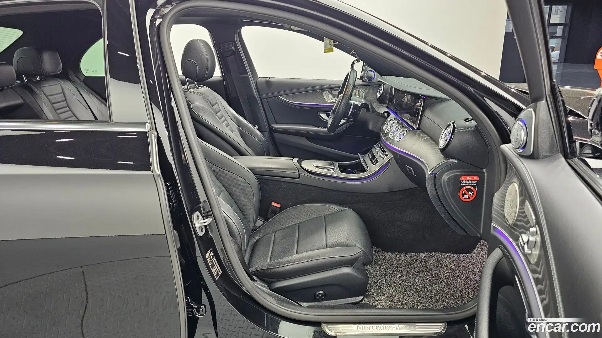 E-Class Mercedes-Benz 2022.8-OPTION-015