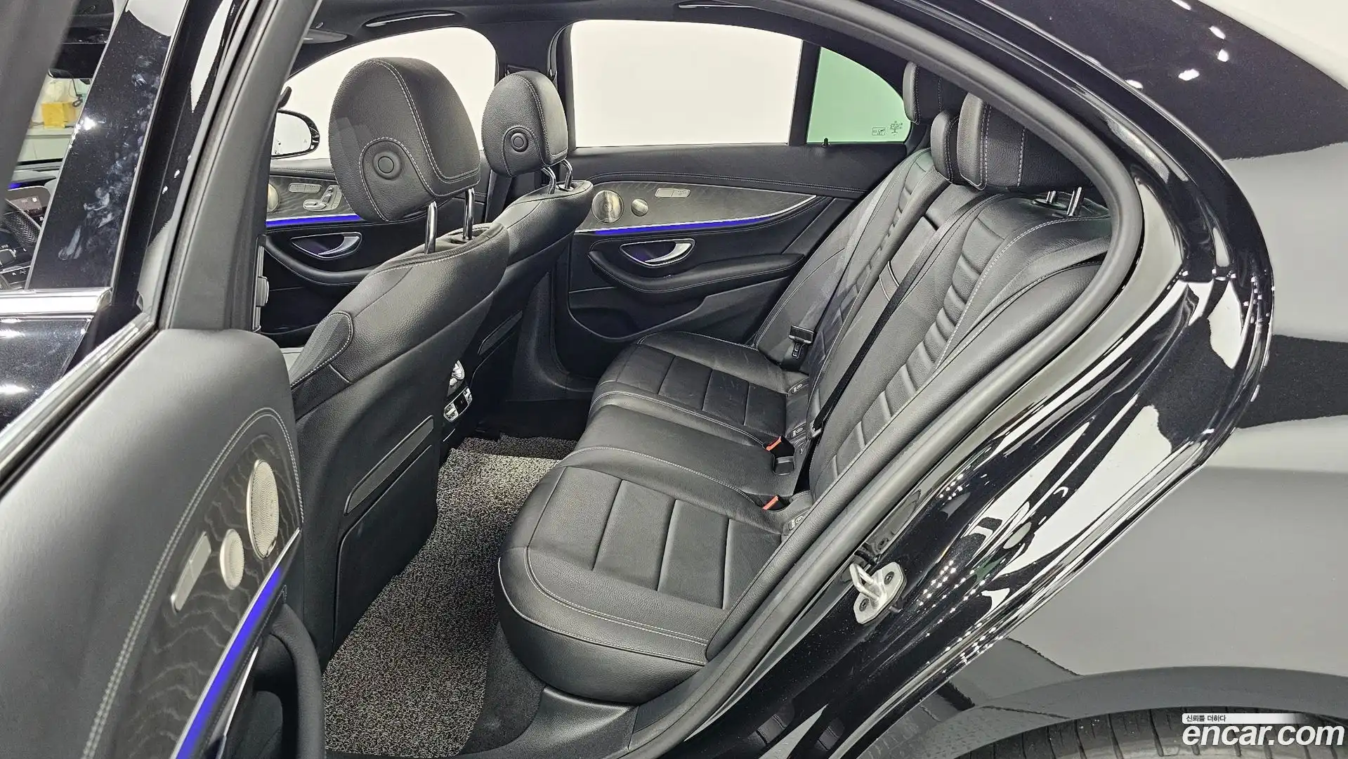 E-Class Mercedes-Benz 2022.8-OPTION-016