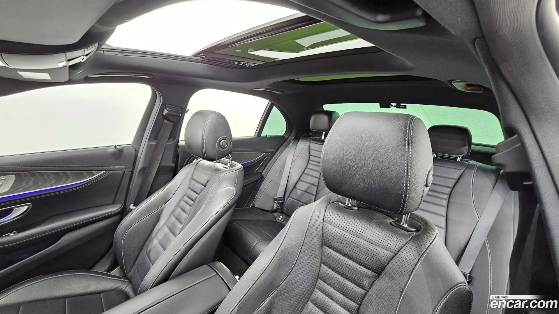 E-Class Mercedes-Benz 2022.8-OPTION-022