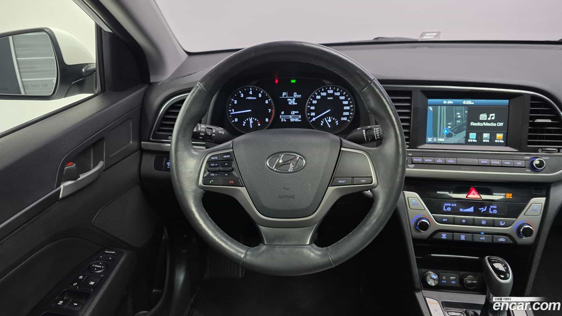 AVANTE Hyundai 2017.0-OPTION-017