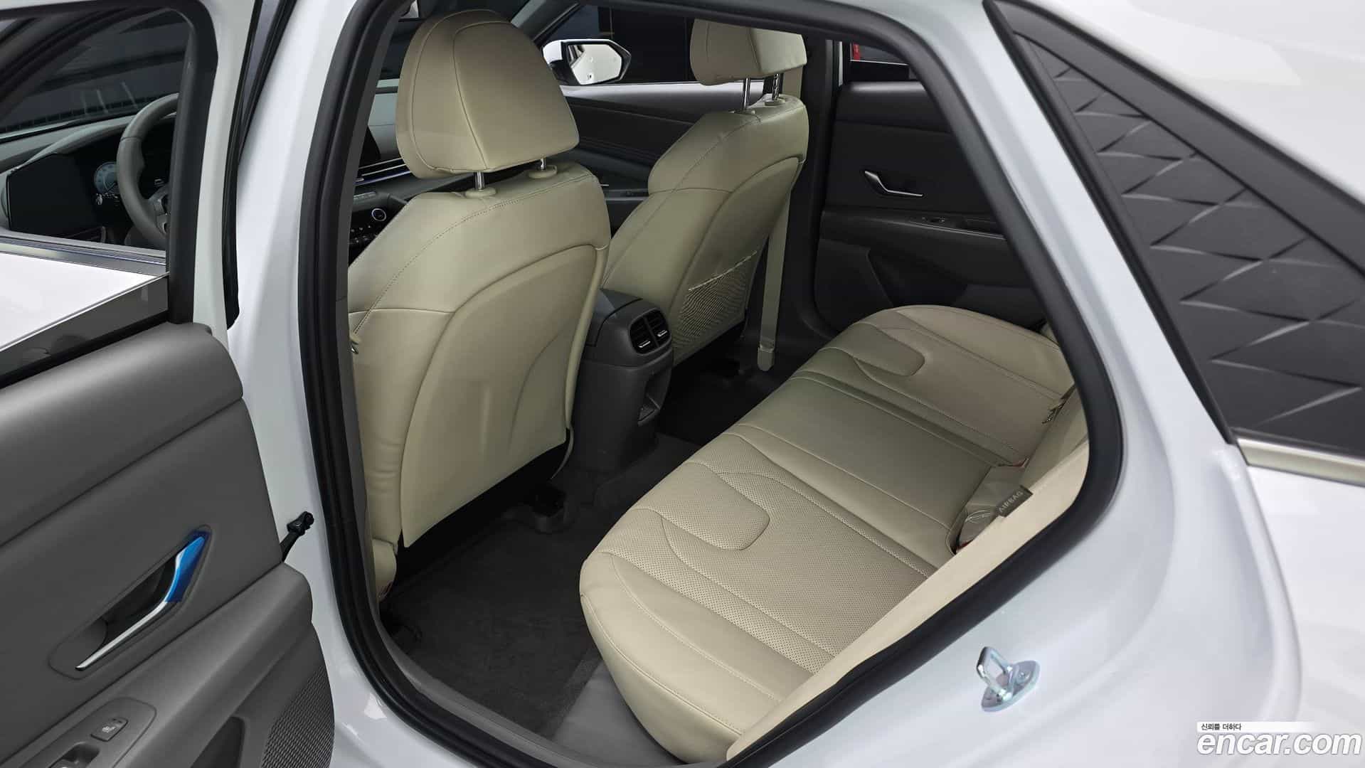 AVANTE Hyundai 2025.9-OPTION-016