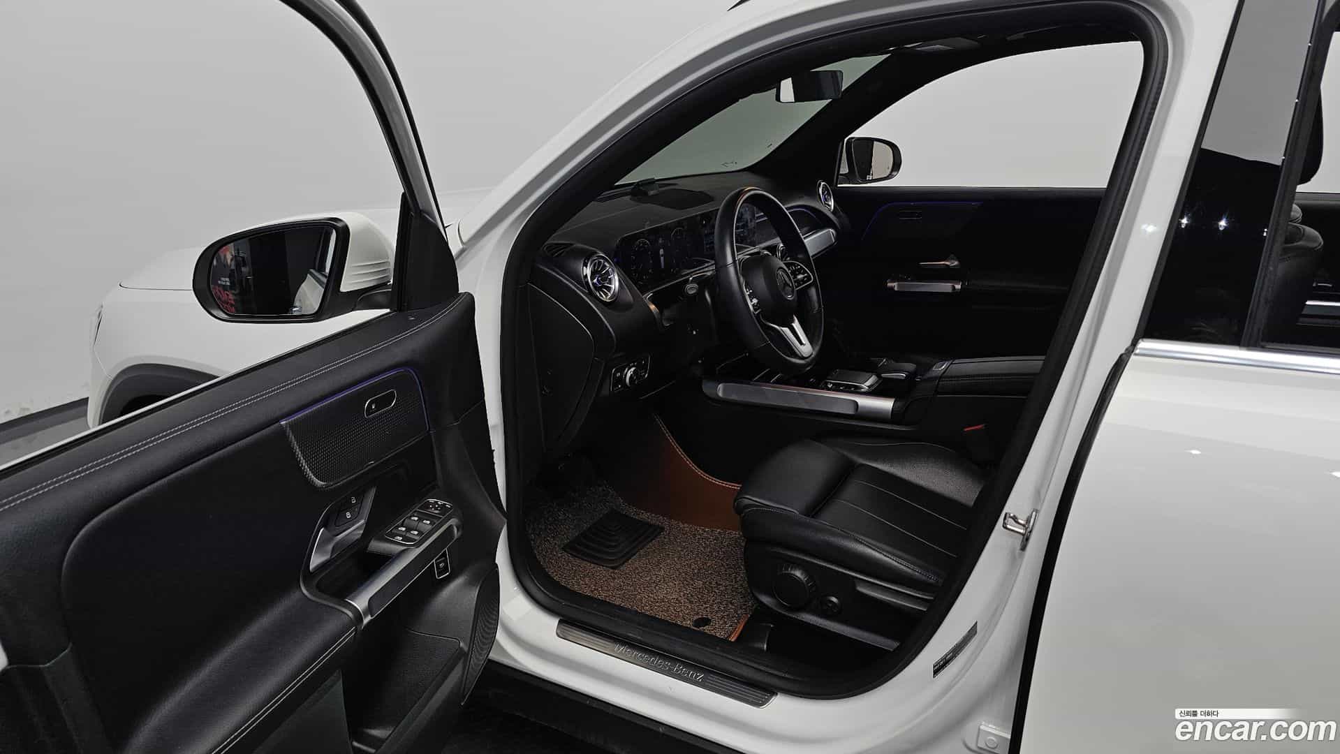 GLB-Class Mercedes-Benz 2022.3-INNER-010