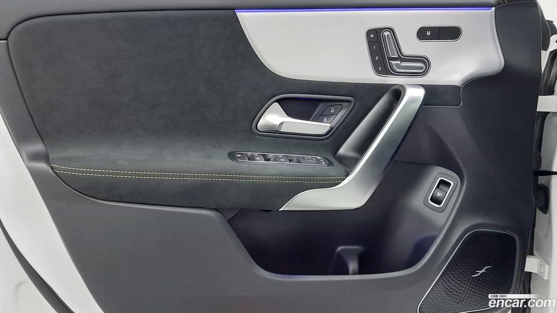 CLA-Class Mercedes-Benz 2025.10-OPTION-019