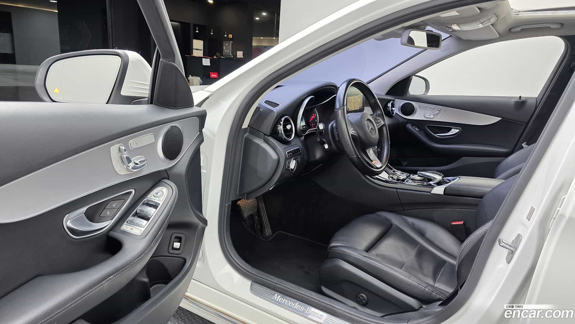 C-Class Mercedes-Benz 2016.10-INNER-010