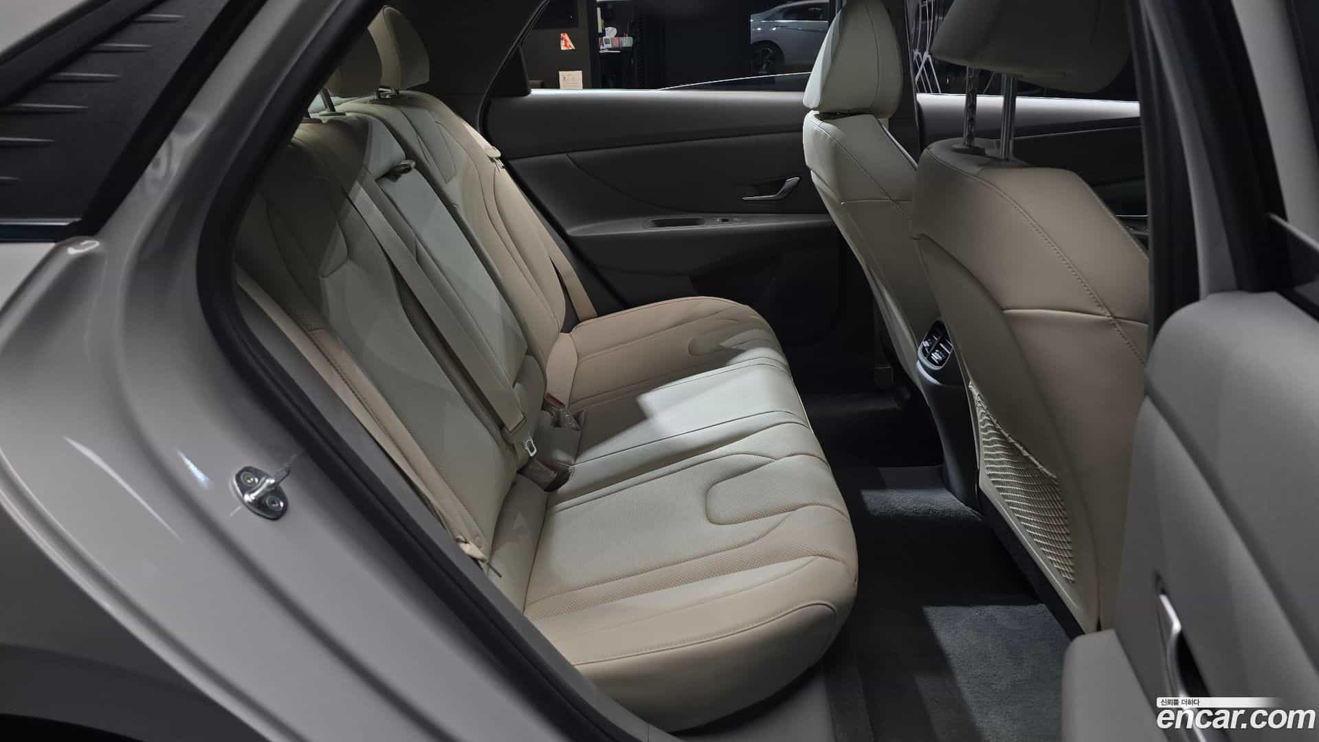 AVANTE Hyundai 2022.4-OPTION-015