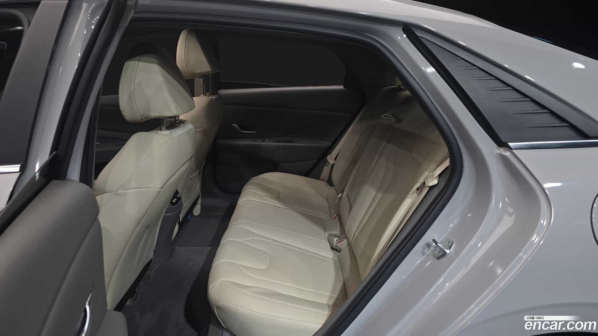 AVANTE Hyundai 2022.4-OPTION-016