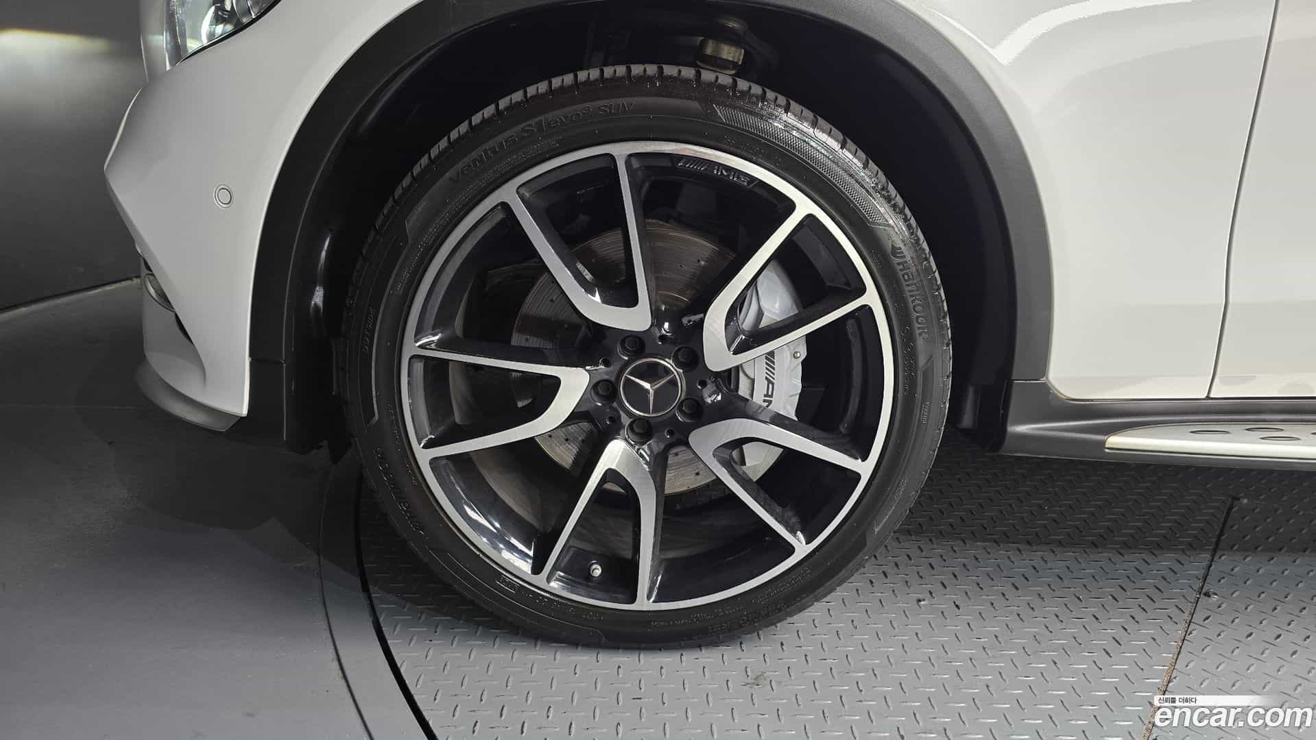 GLC-Class Mercedes-Benz 2018.1-OUTER-005