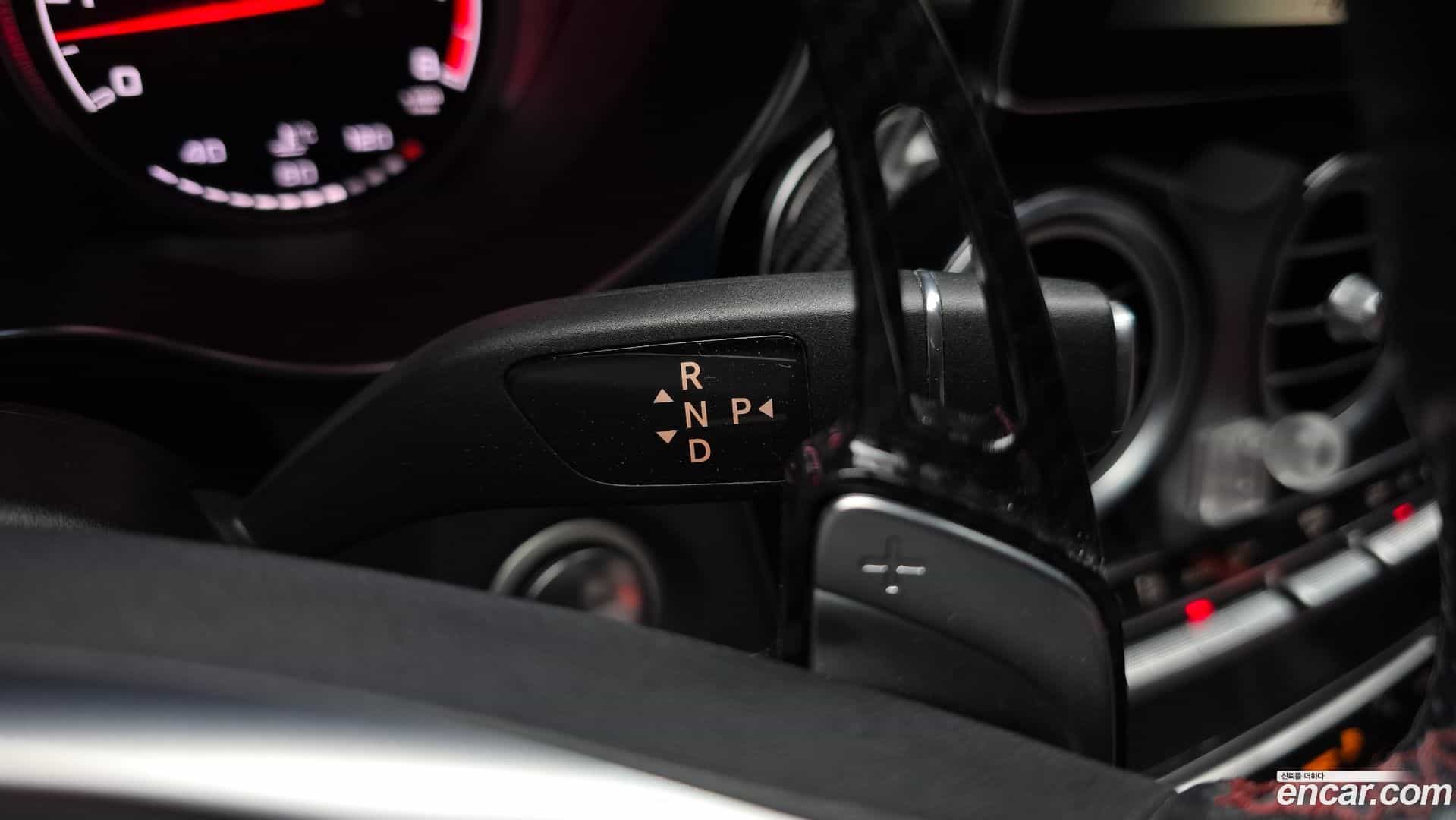 GLC-Class Mercedes-Benz 2018.1-INNER-009