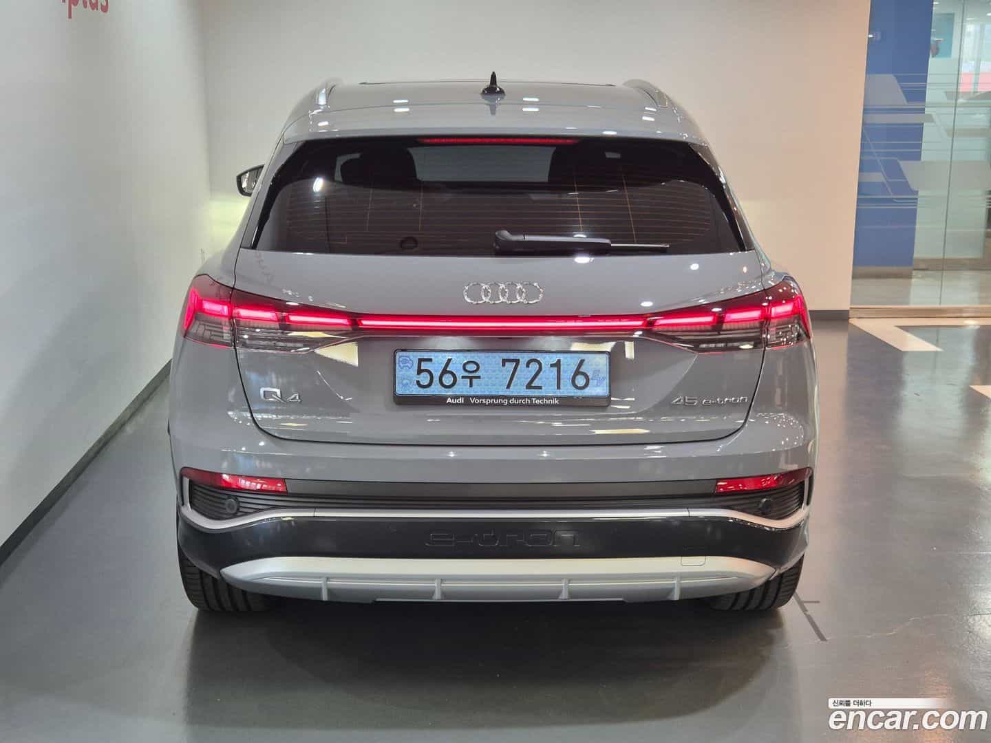 Q4 e-tron Audi 2026.0-OUTER-004