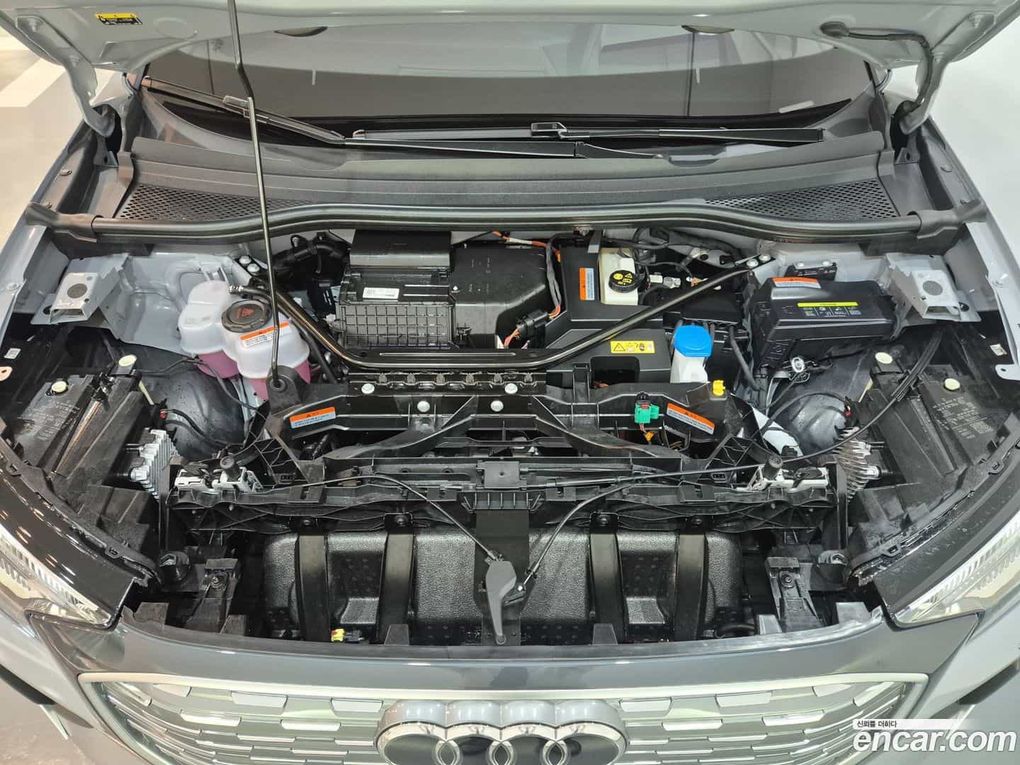 Q4 e-tron Audi 2026.0-OUTER-006