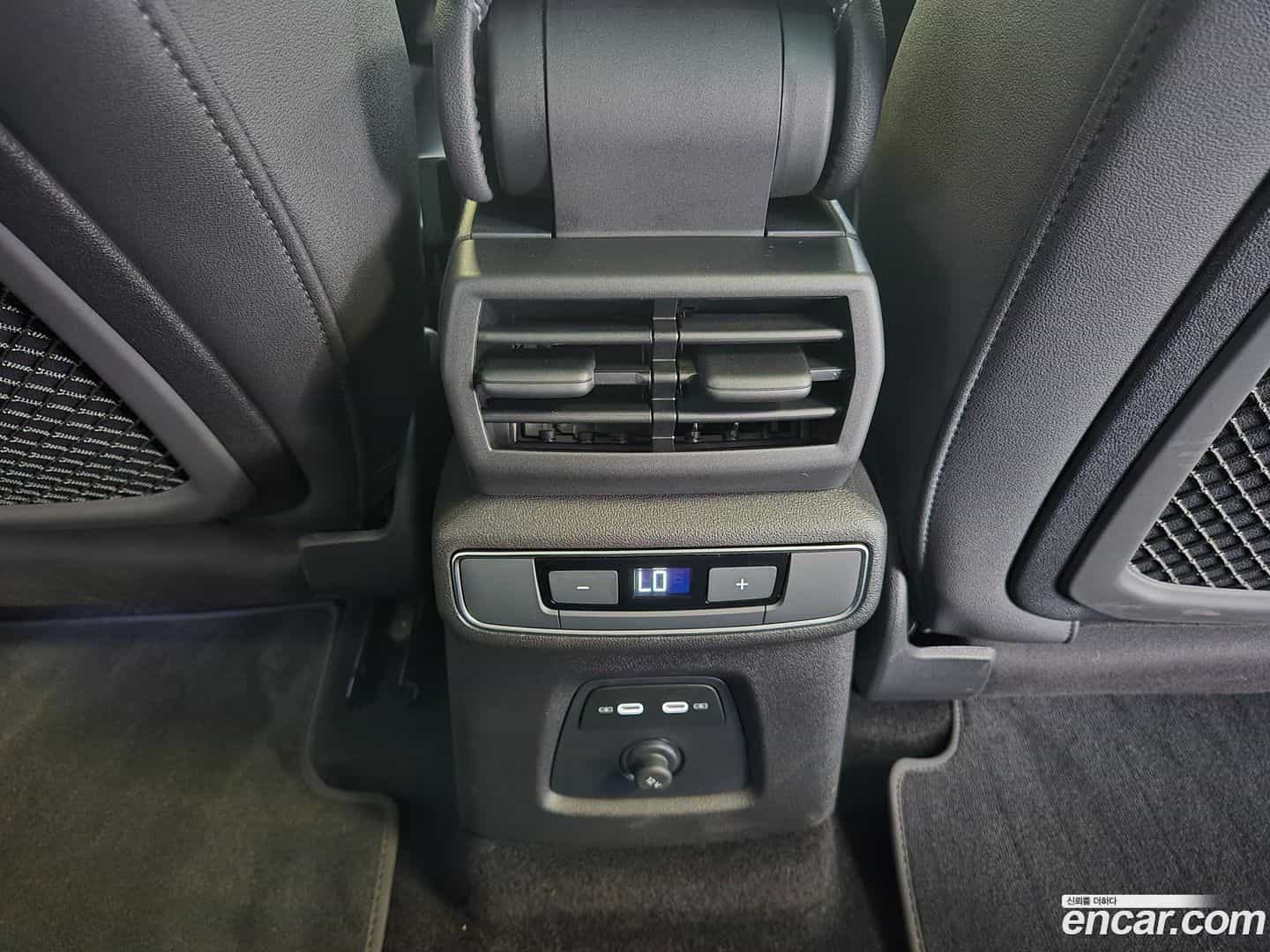 Q4 e-tron Audi 2026.0-OPTION-024