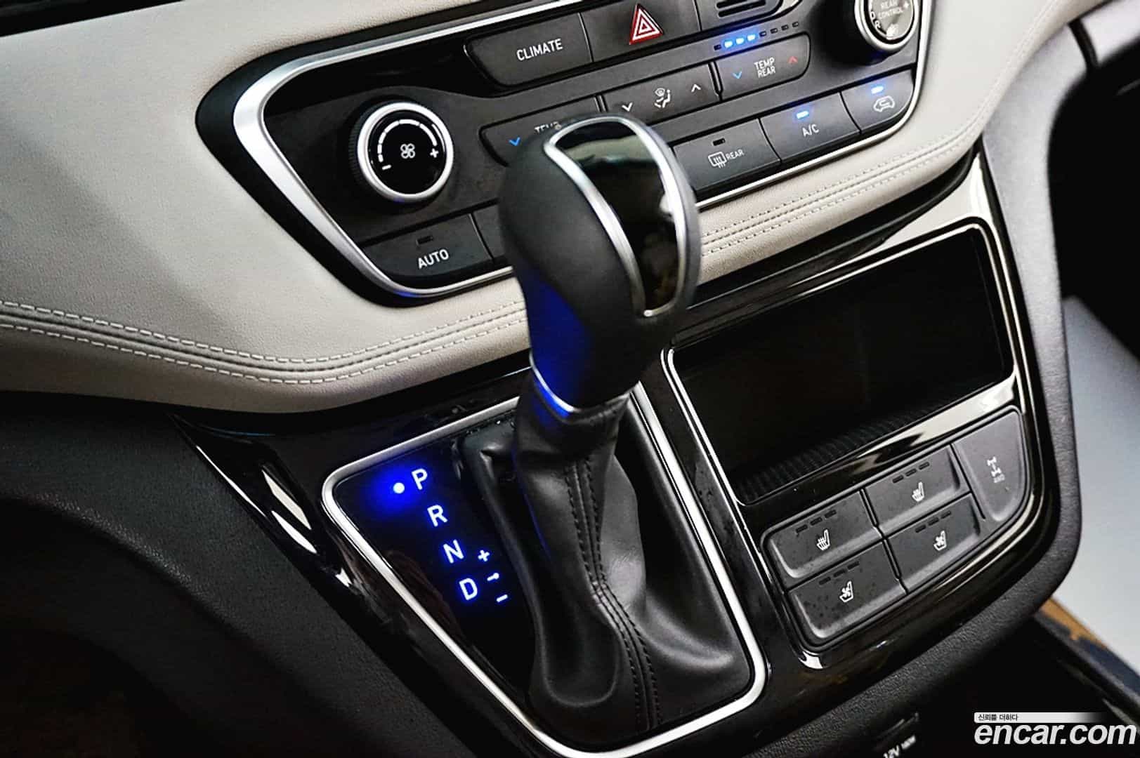 Starex Hyundai 2019.6-OPTION-017
