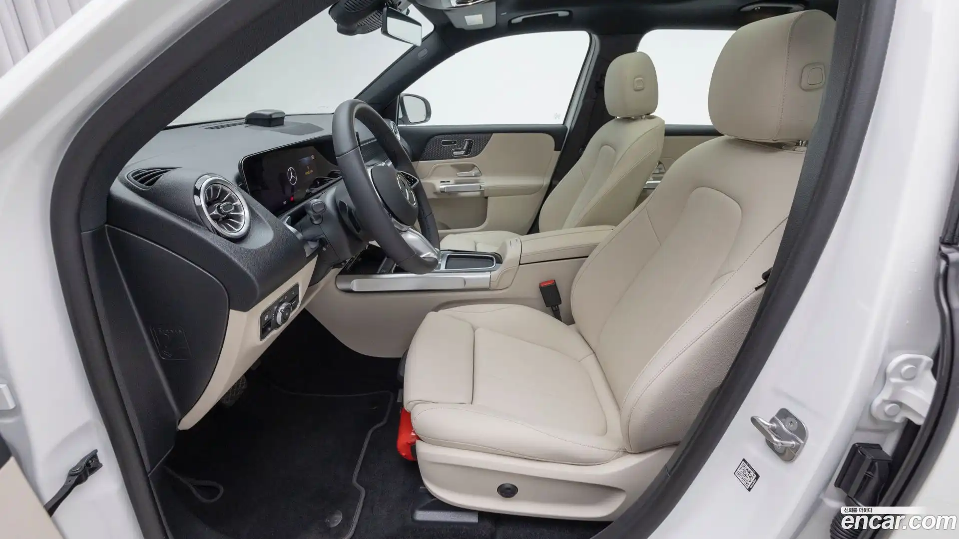 EQB Mercedes-Benz 2025.7-INNER-010