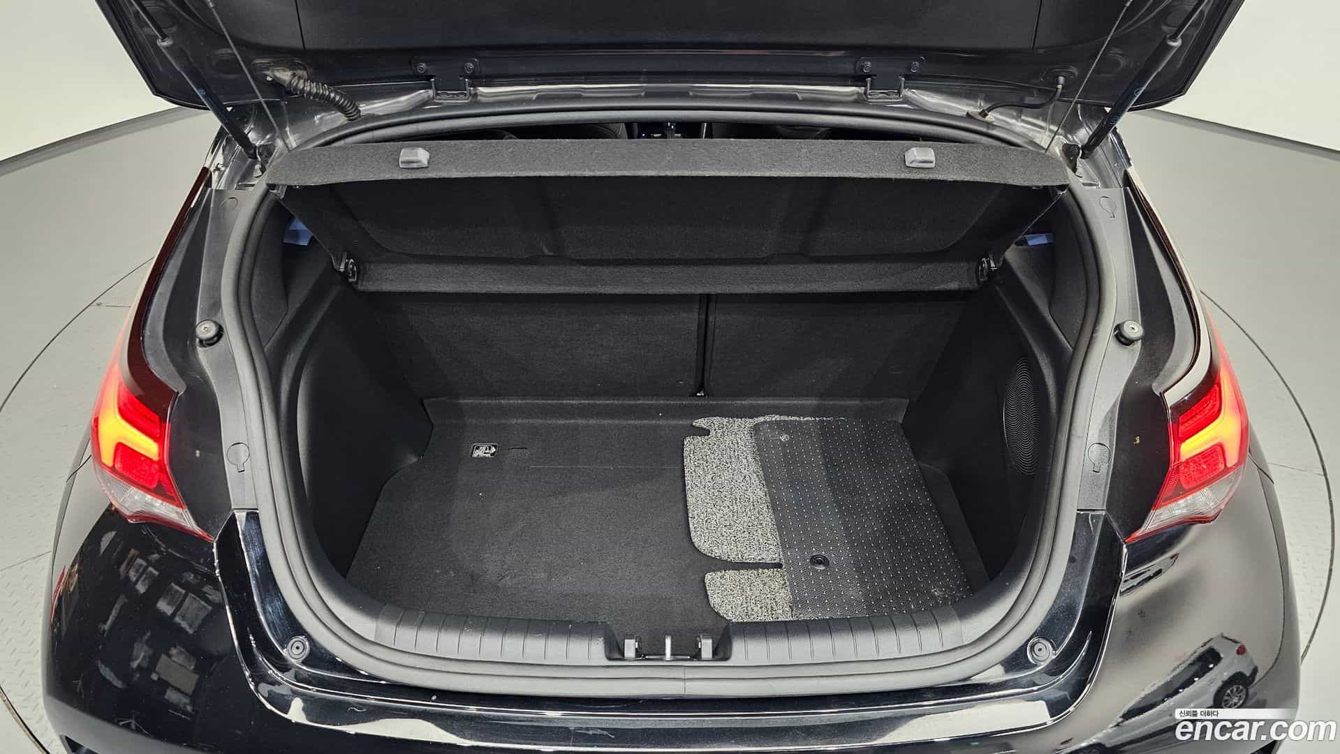Veloster Hyundai 2021.8-OPTION-020