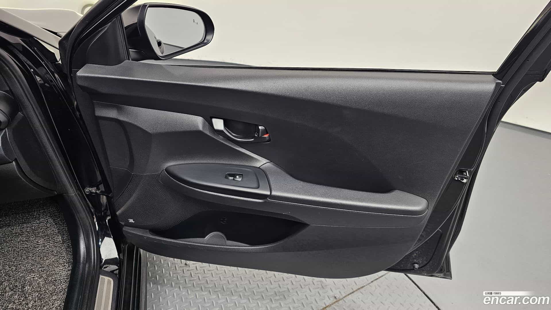 Veloster Hyundai 2021.8-INNER-035