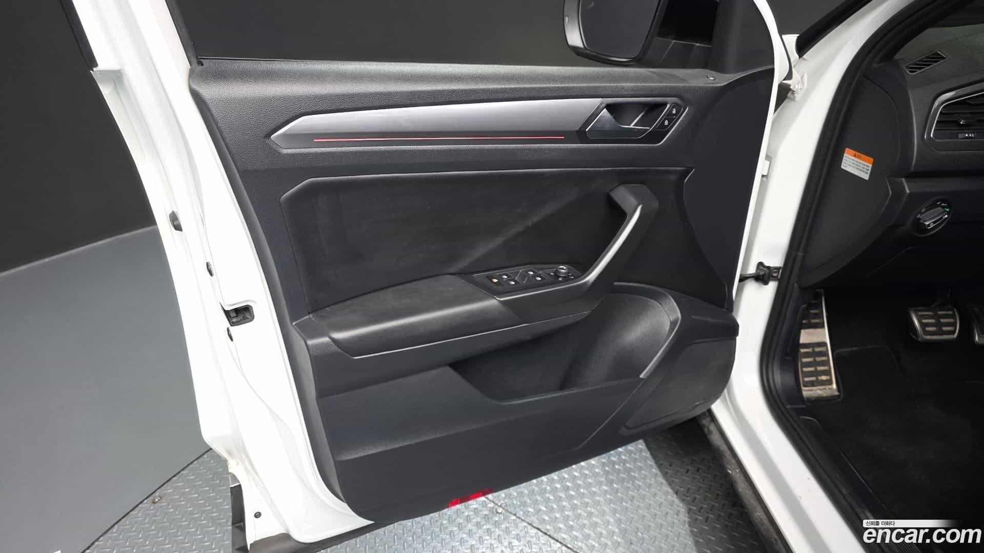 T-Roc Volkswagen 2021.11-INNER-034