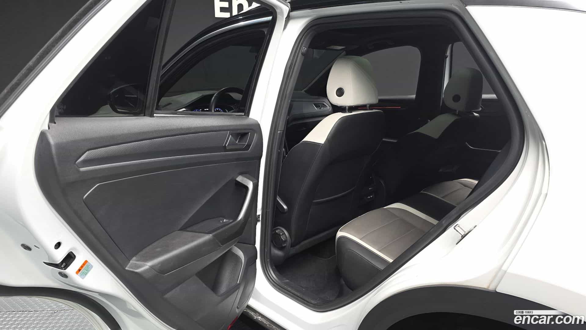 T-Roc Volkswagen 2021.11-INNER-036