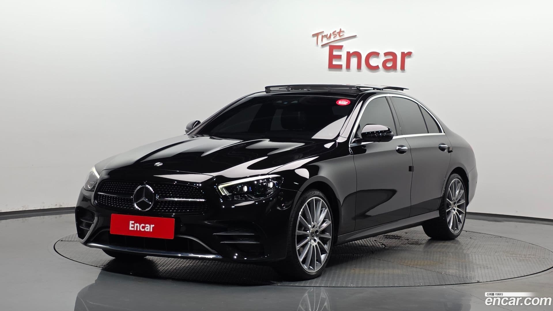 Main__Slider__Photo:E-Class Mercedes-Benz 2021.3-0