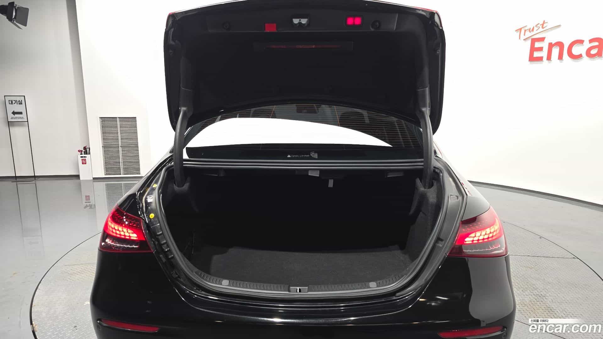 E-Class Mercedes-Benz 2021.3-OPTION-024