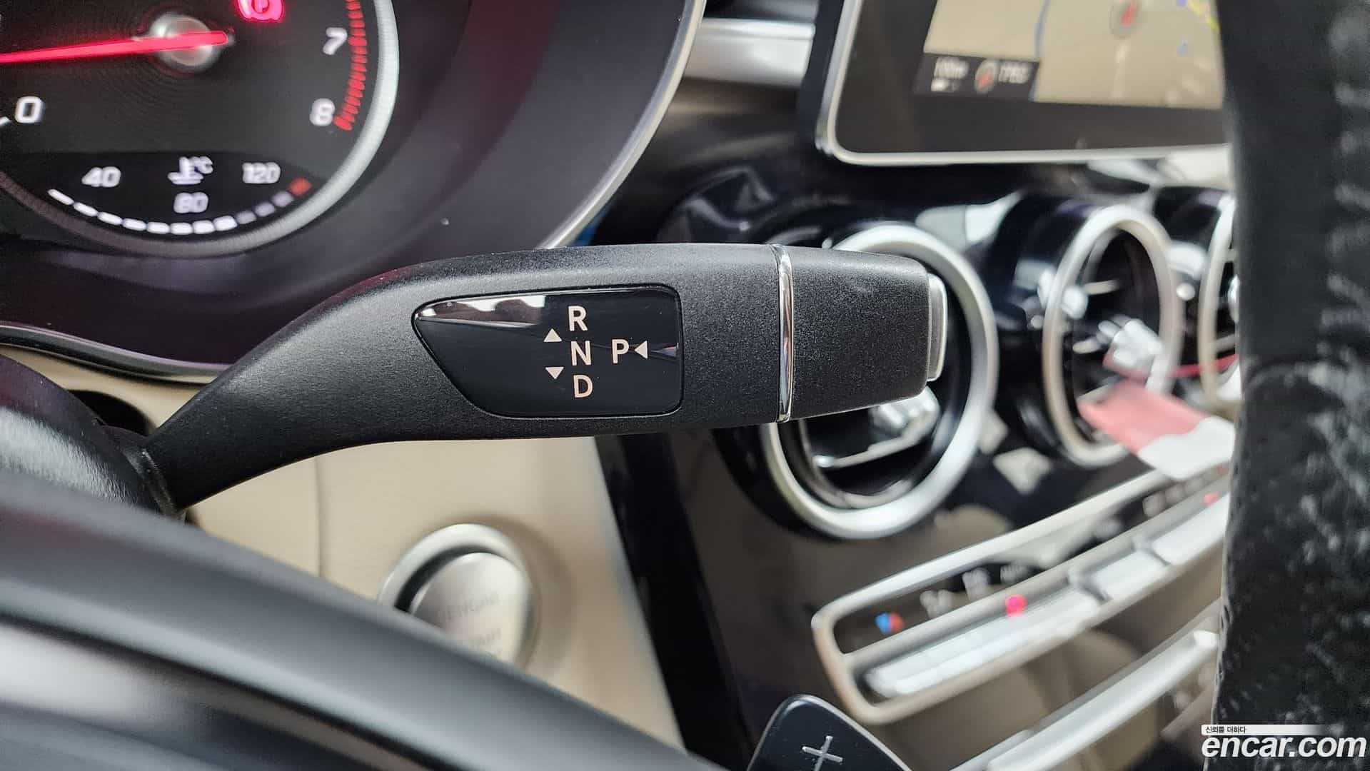 C-Class Mercedes-Benz 2015.9-INNER-009