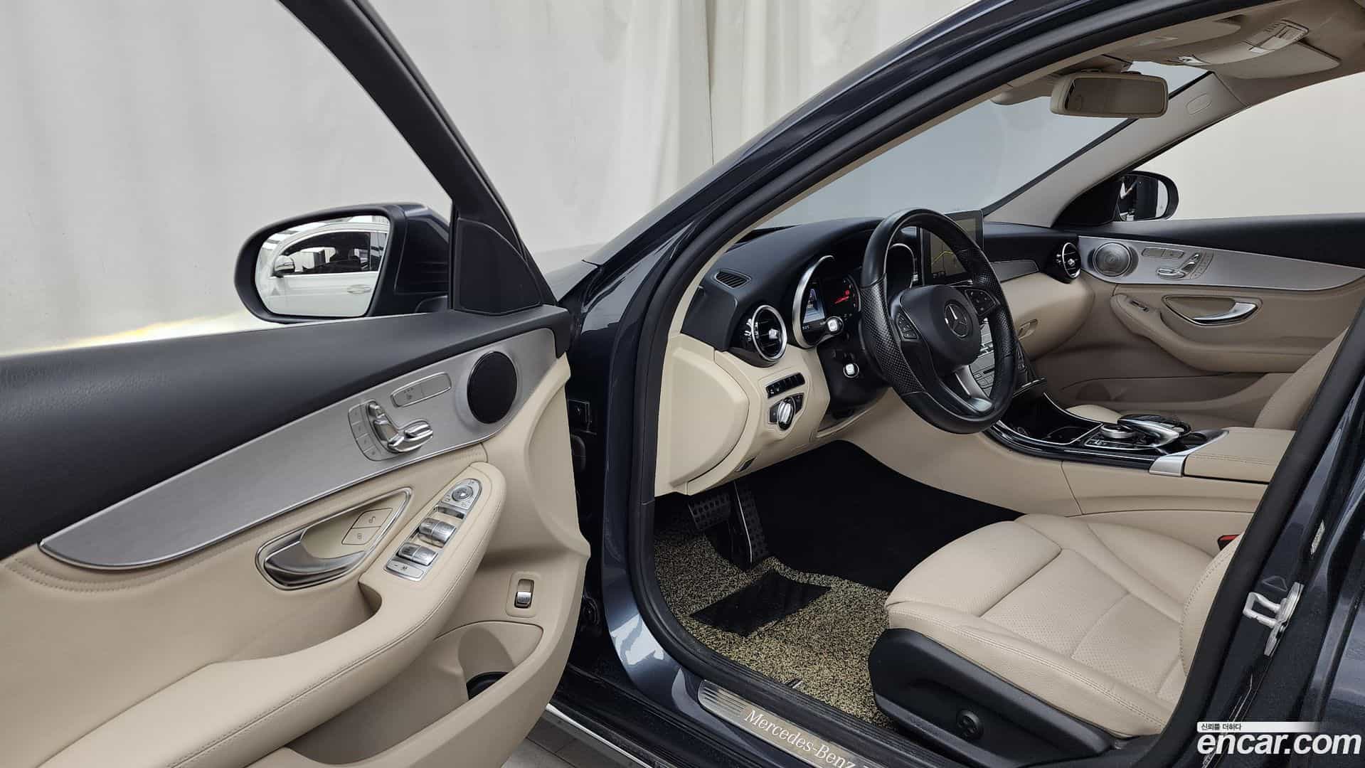 C-Class Mercedes-Benz 2015.9-INNER-010