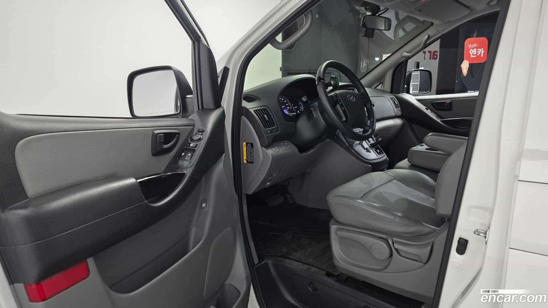 Starex Hyundai 2019.1-INNER-010