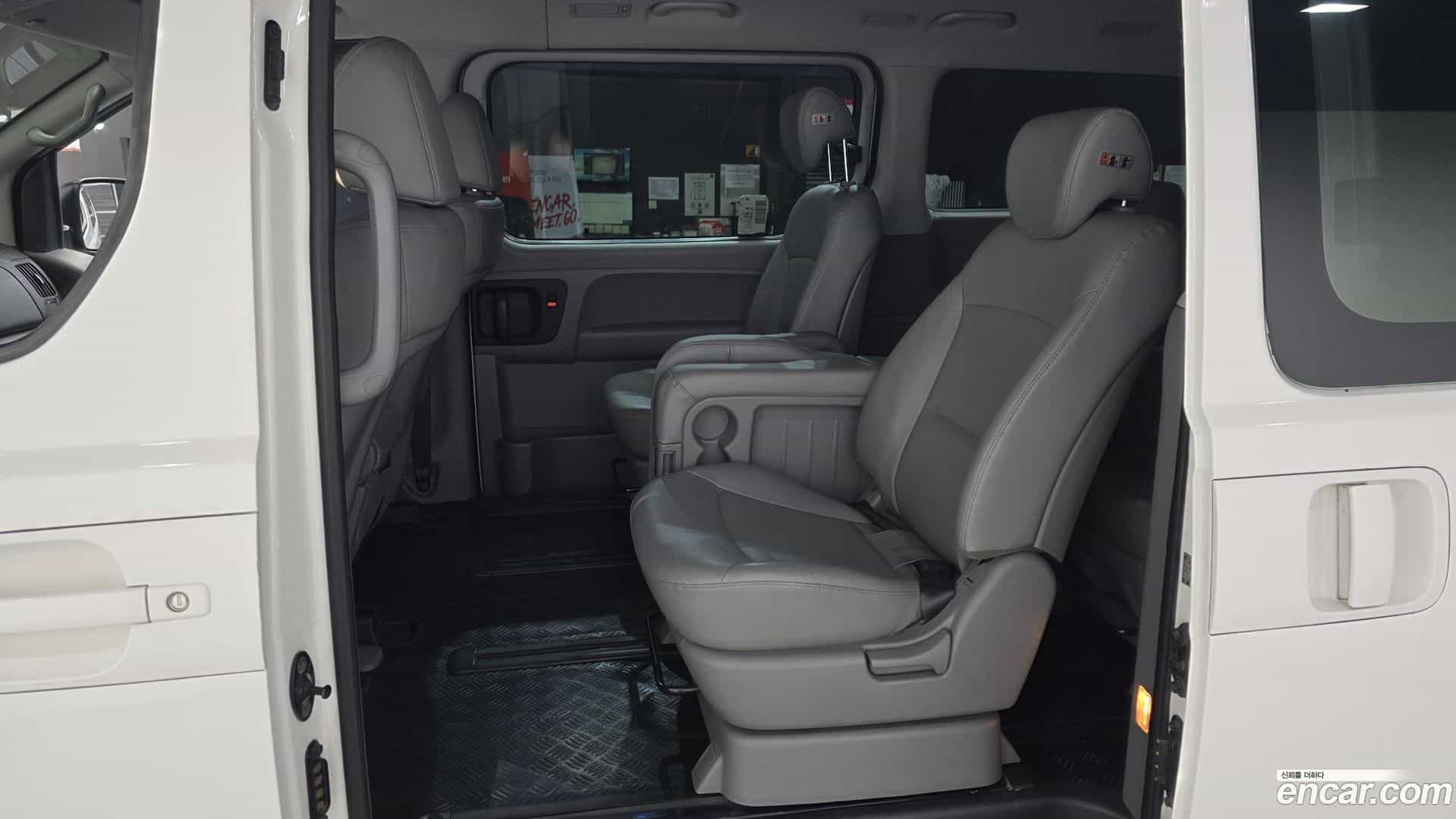 Starex Hyundai 2019.1-INNER-036