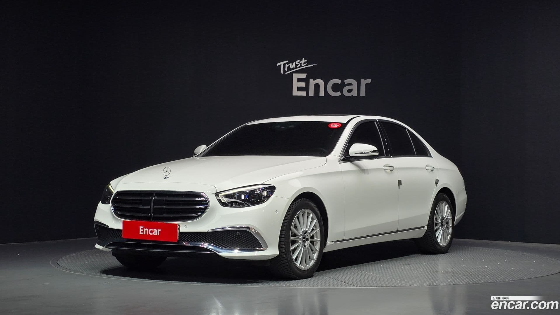 Main__Slider__Photo:E-Class Mercedes-Benz 2020.10-0