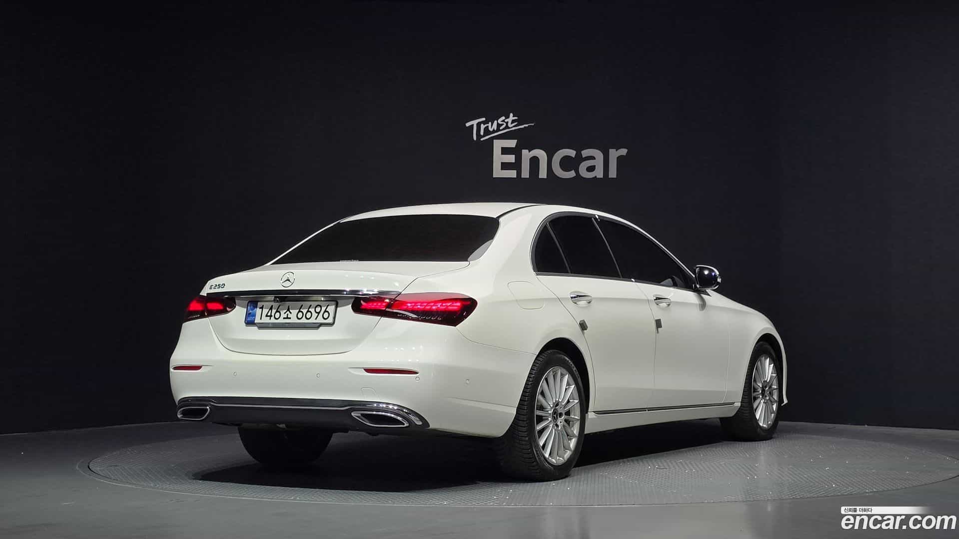 E-Class Mercedes-Benz 2020.10-OUTER-002