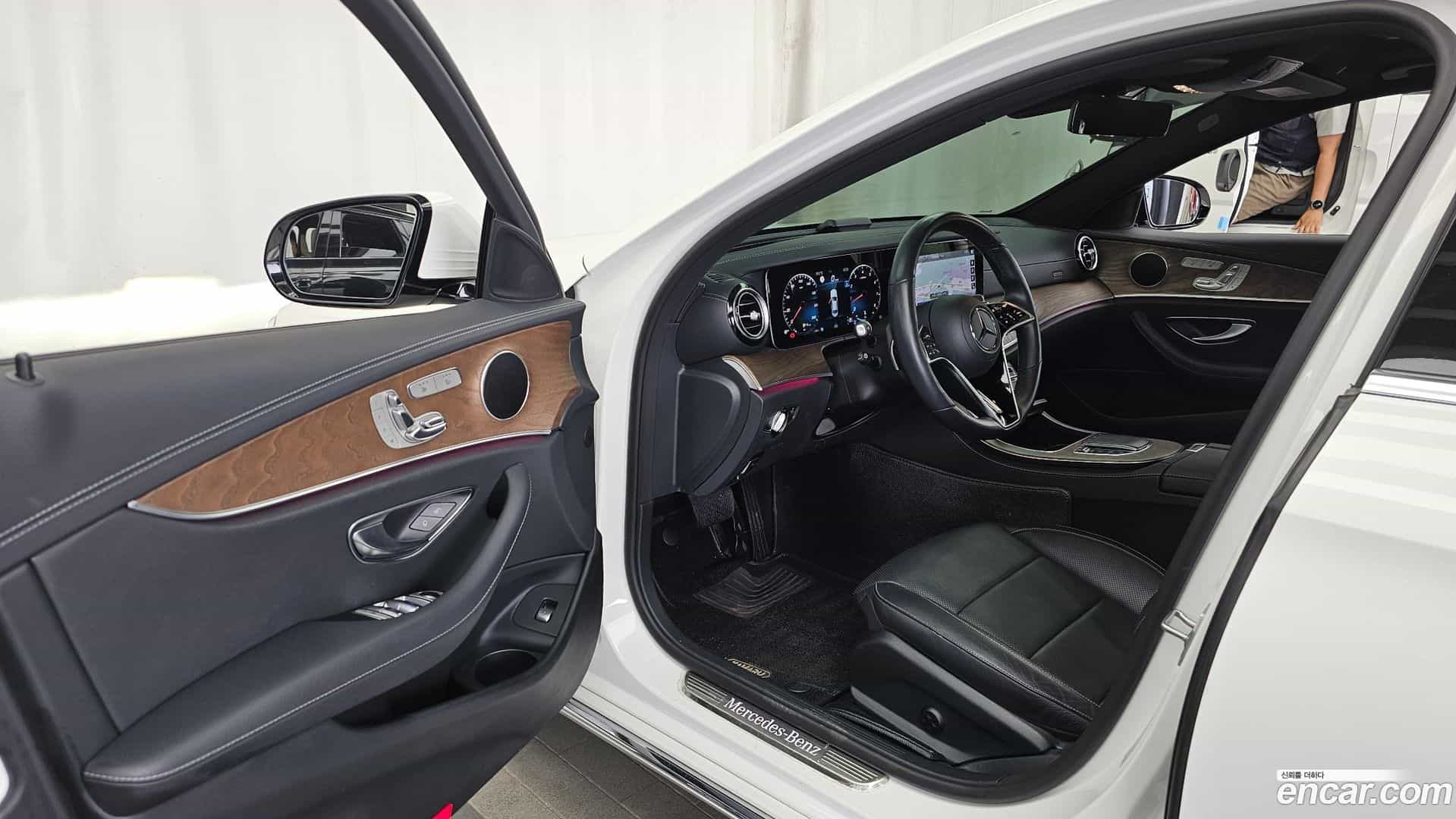 E-Class Mercedes-Benz 2020.10-INNER-010