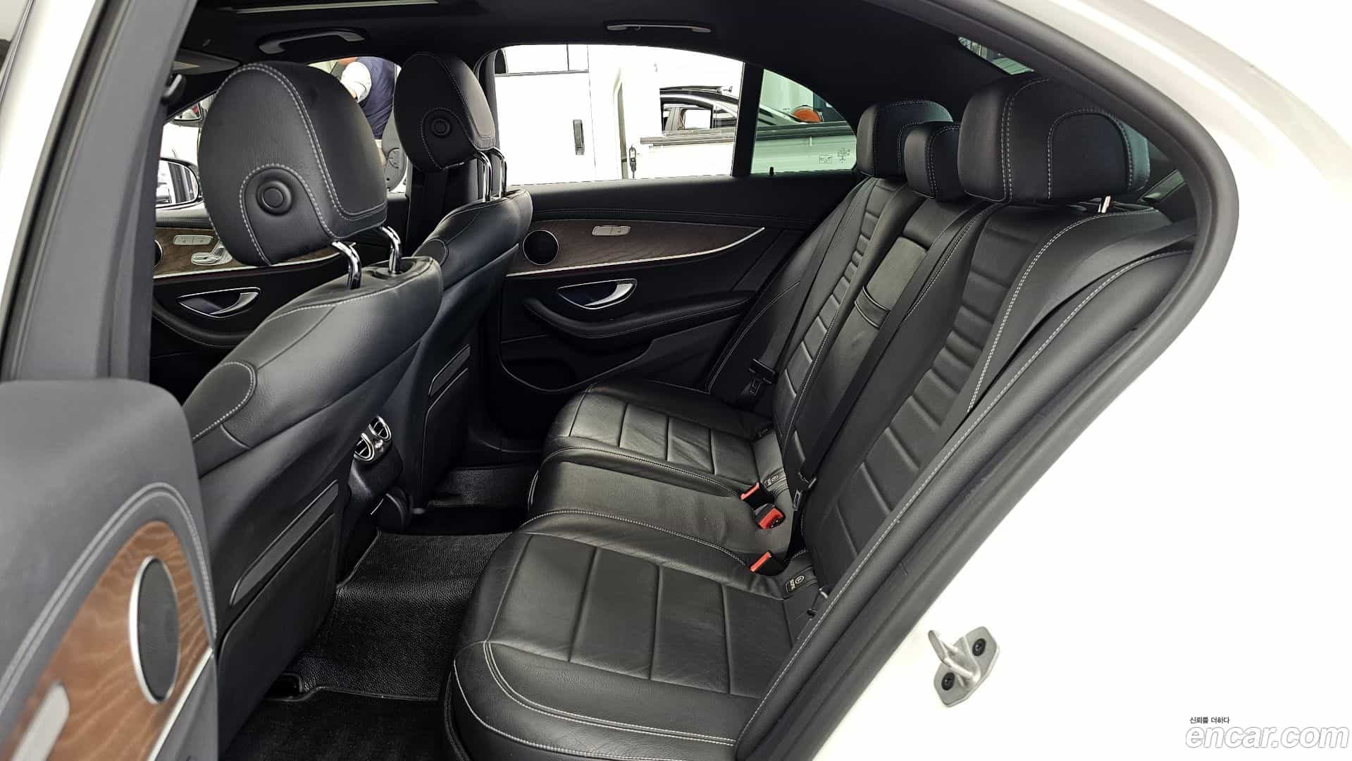 E-Class Mercedes-Benz 2020.10-INNER-036