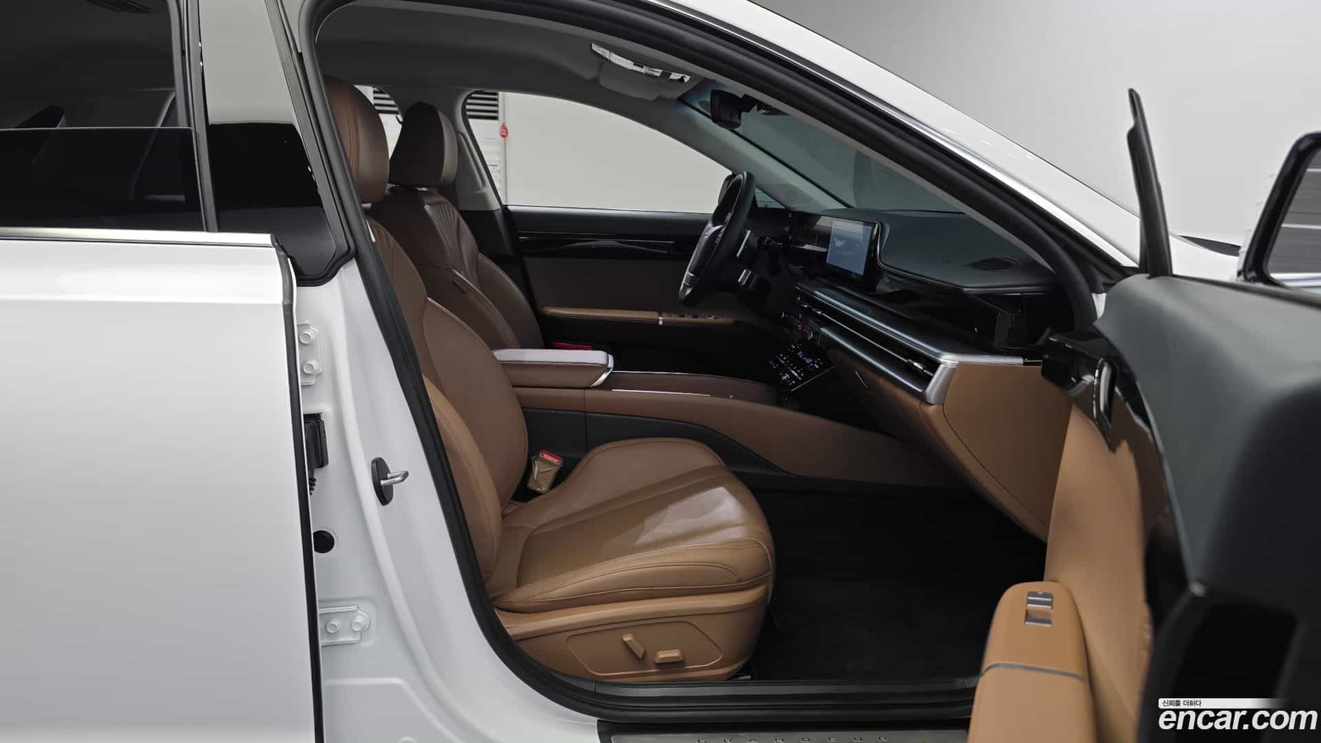 Grandeur Hyundai 2023.1-INNER-036