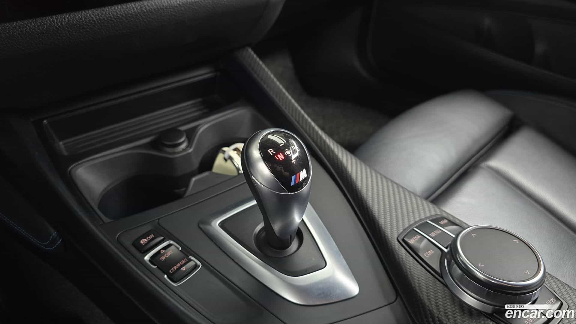 M2 BMW 2017.11-INNER-009