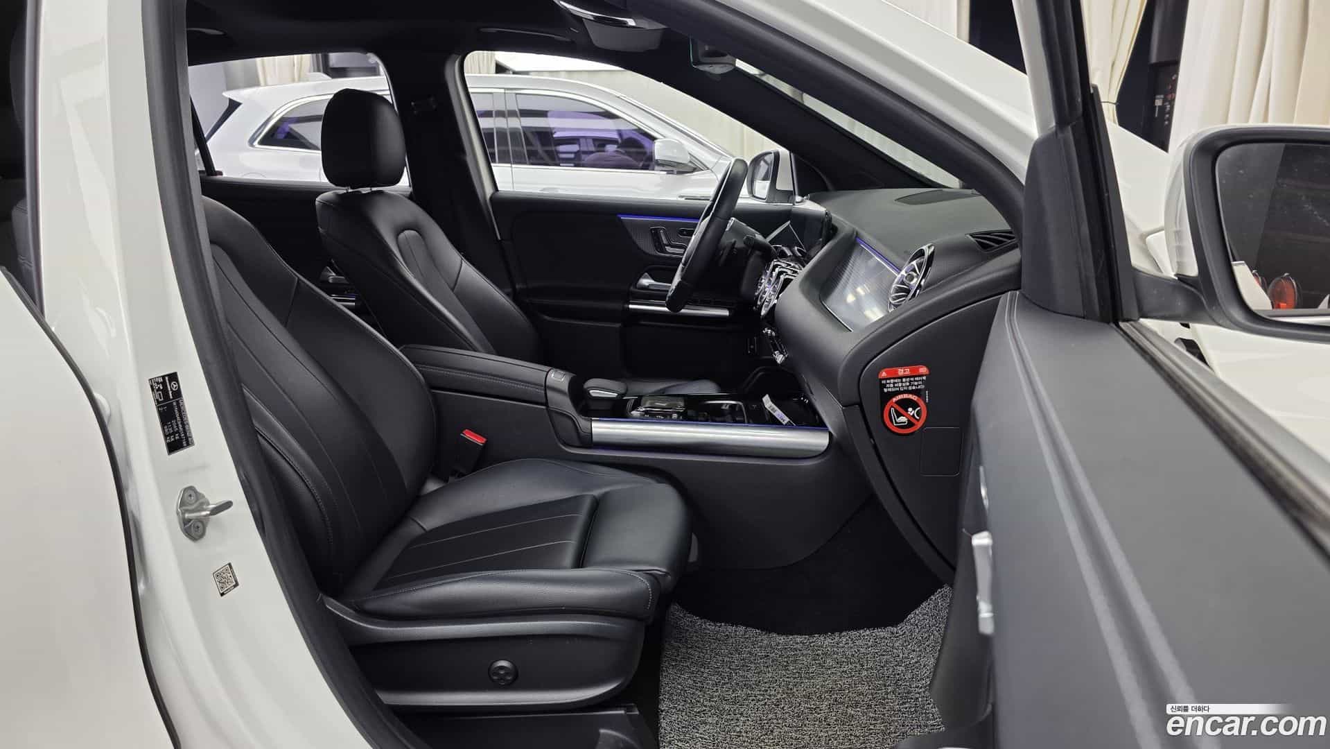 GLA-Class Mercedes-Benz 2021.1-OPTION-015